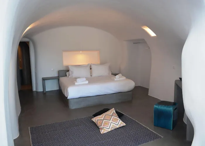 Elysian Santorini * Oia