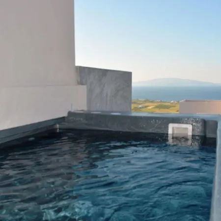 فيلة إليزيان سانتوريني *