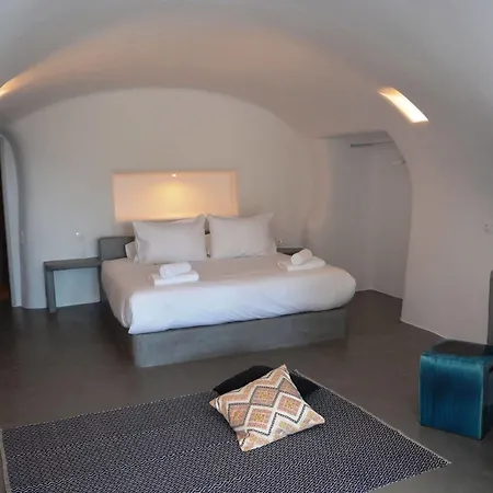 Elysian Santorini * Oia