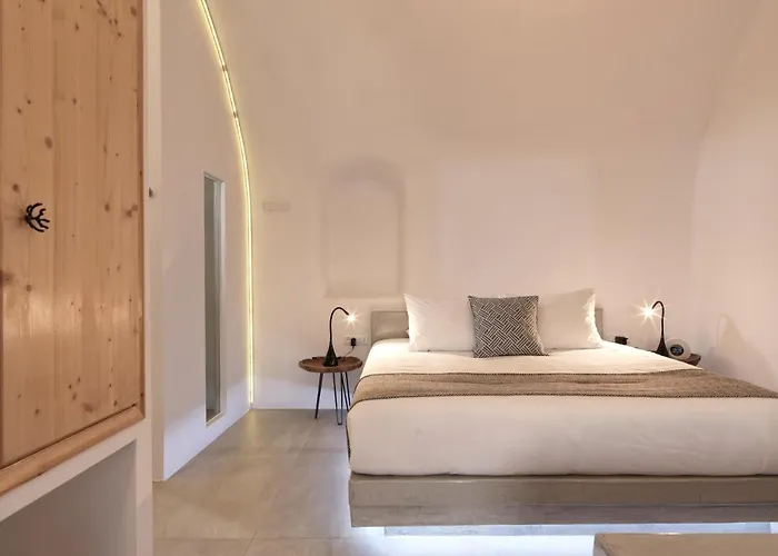 Elysian Santorini Oia