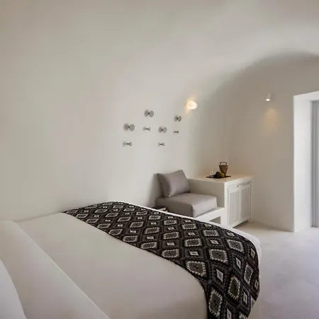 Elysian Santorini Villa Oia