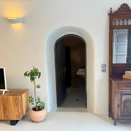 Elysian Santorini *